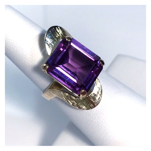 10KT COLOR CHANGING 12.22 CARAT SAPPHIRE YELLOW GOLD MID CENTURY MODERN RING - Picture 2 of 14